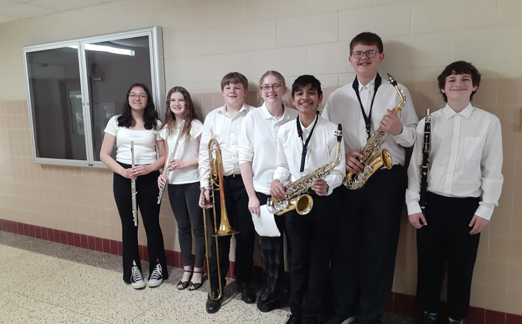 Band students posing with their instruments