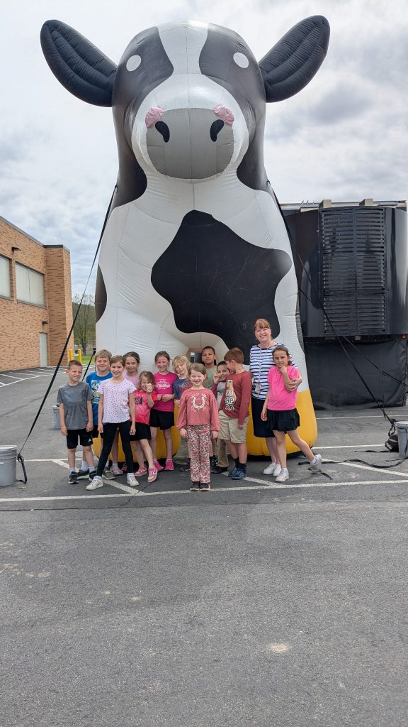 Mrs. Esposito's class at the Mobile Dairy Experience